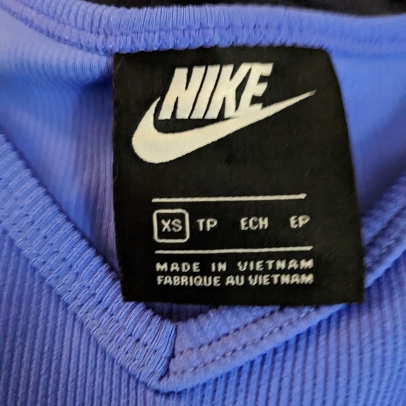 Nike tank perfect condition size xs fits like small/medium (to big 😭purple/blue - Picture 3 of 3